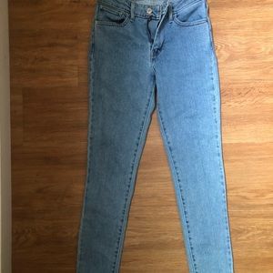 Light blue levy’s jeans